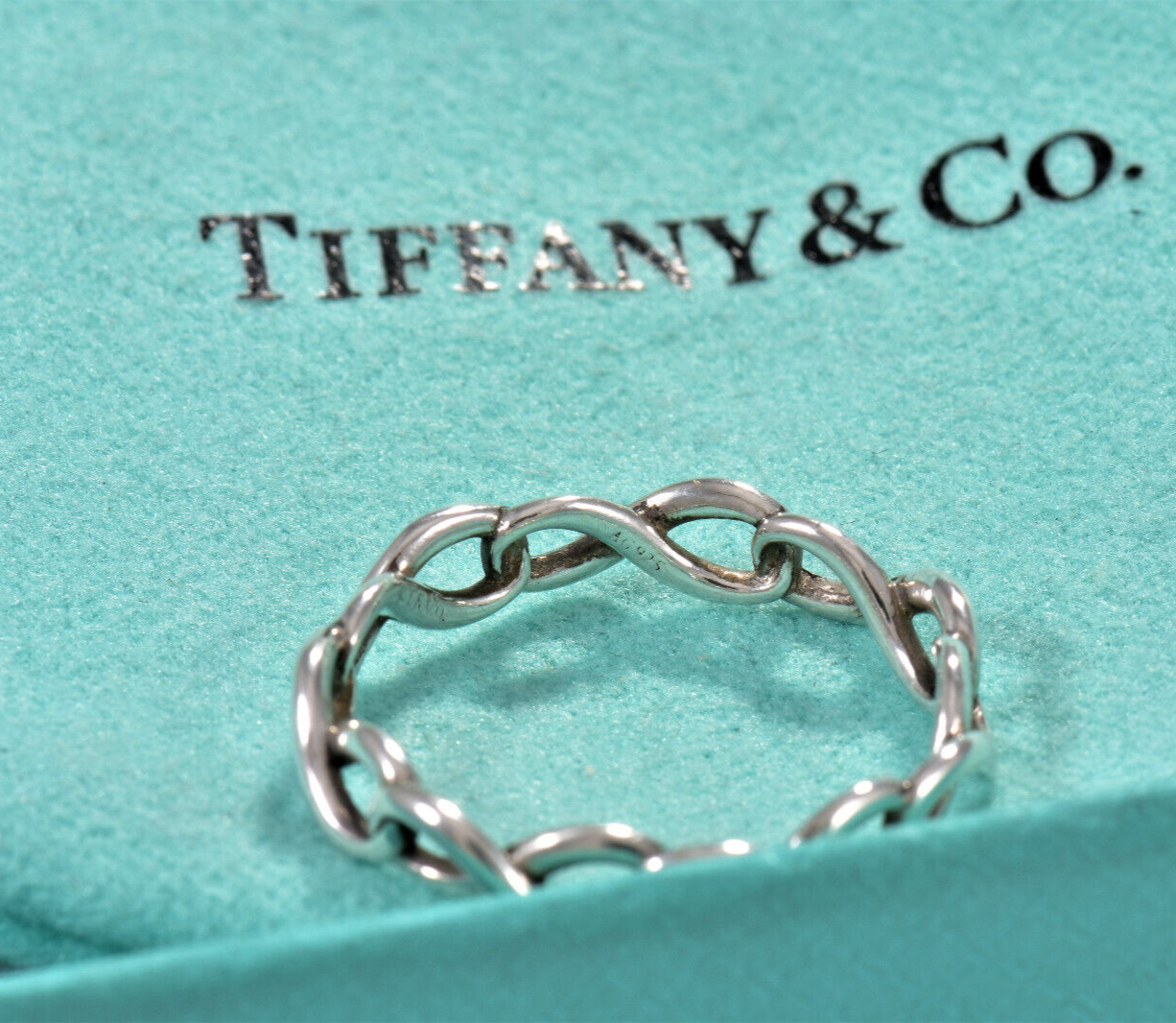 Tiffany & Co Silver Endless Infinity Narrow Band Ring Size 6 in Pouch Lovely