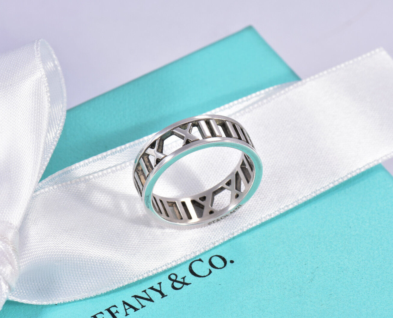 Tiffany & Co Silver Atlas Numeral Wide Open Stencil Band Ring Size 5.5 in Pouch