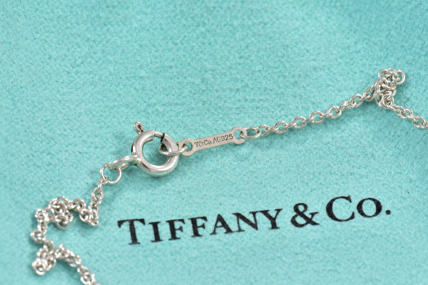 Tiffany & Co Silver Paloma Picasso Graffiti Peace Charm 7" Chain Bracelet Pouch