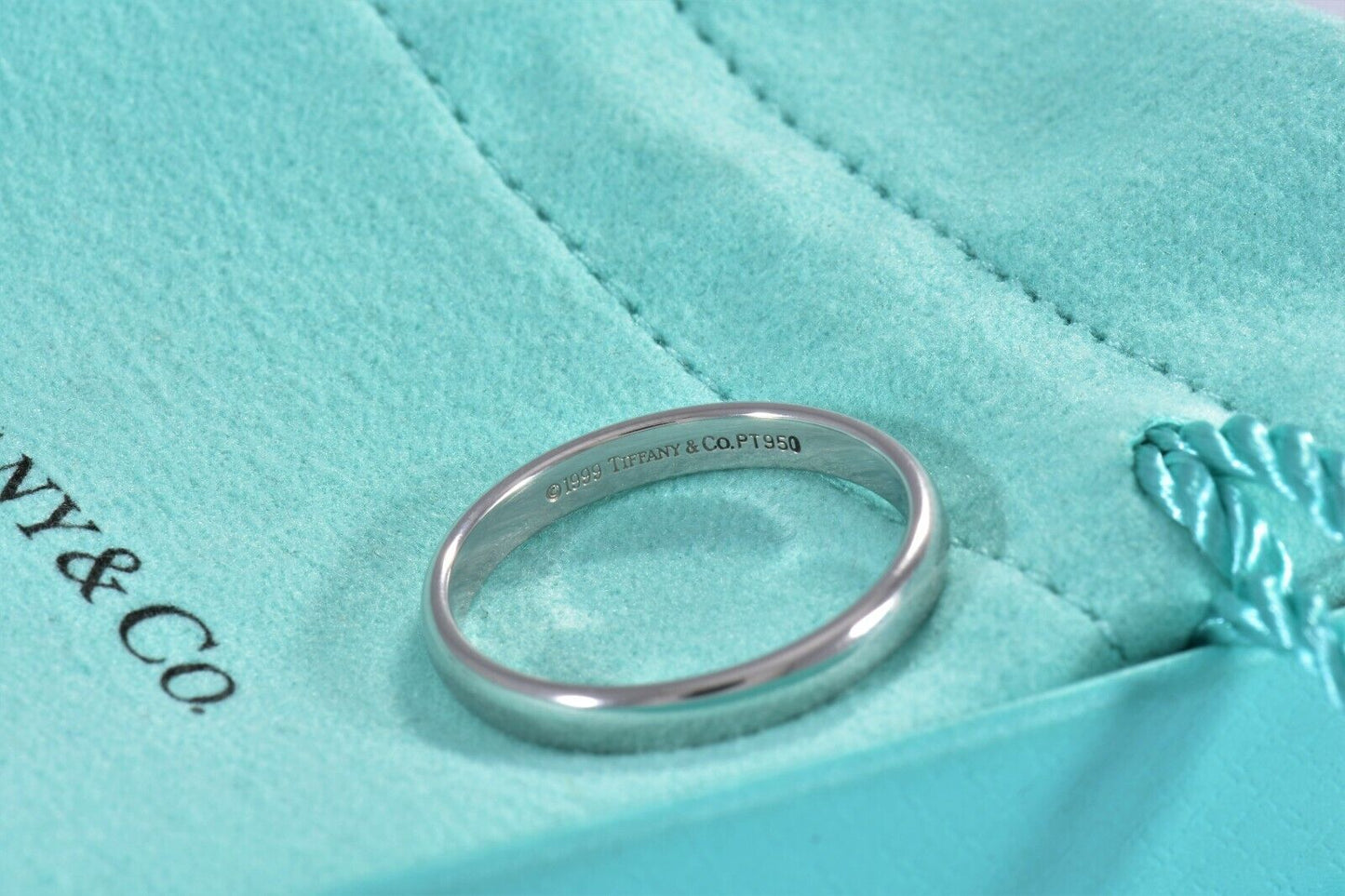 Tiffany & Co Platinum Classic Wedding Band 3mm Ring Size 8 & Box Pouch Lovely