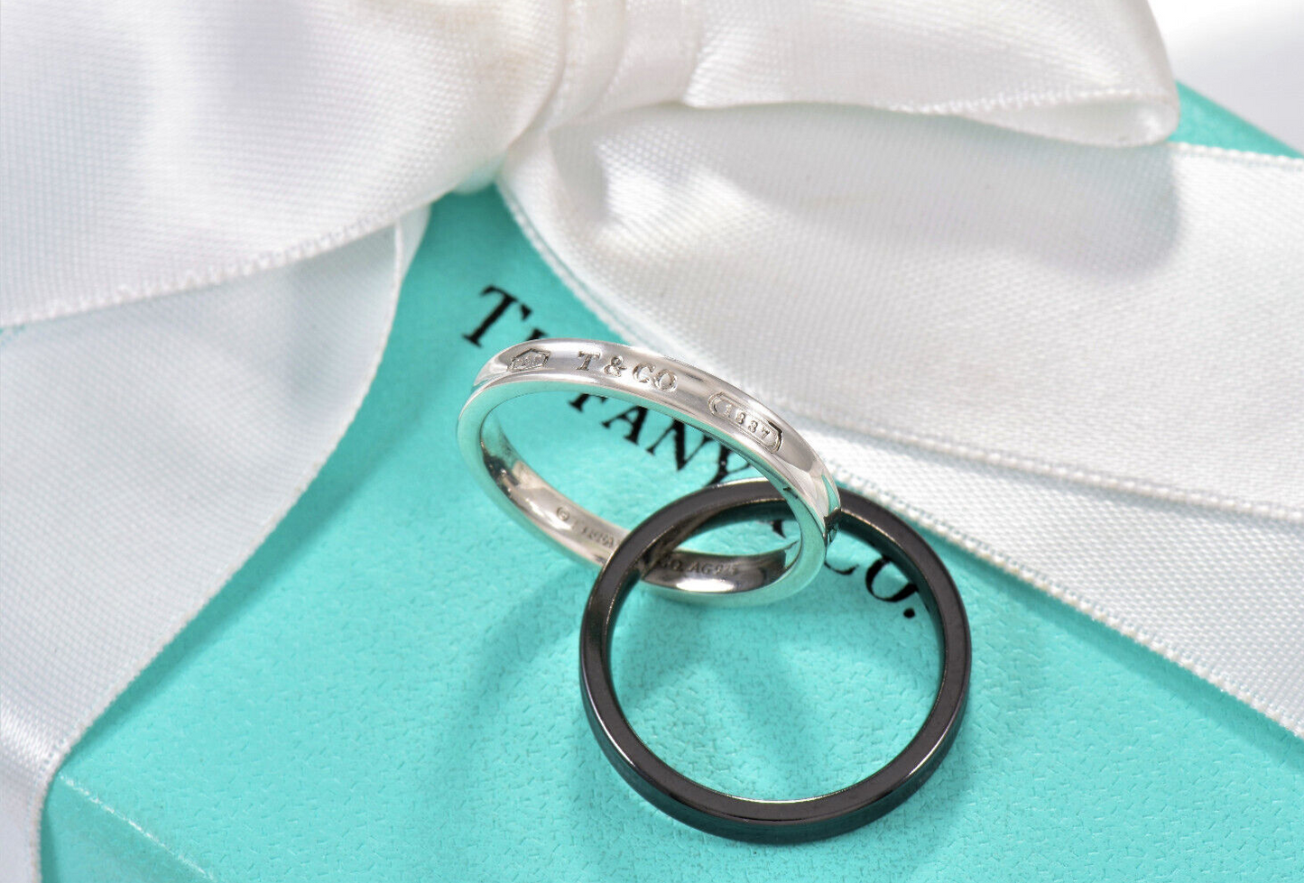 Tiffany & Co Silver Titanium 1837 Double Interlocking Rings Size 6.5 Pouch Band