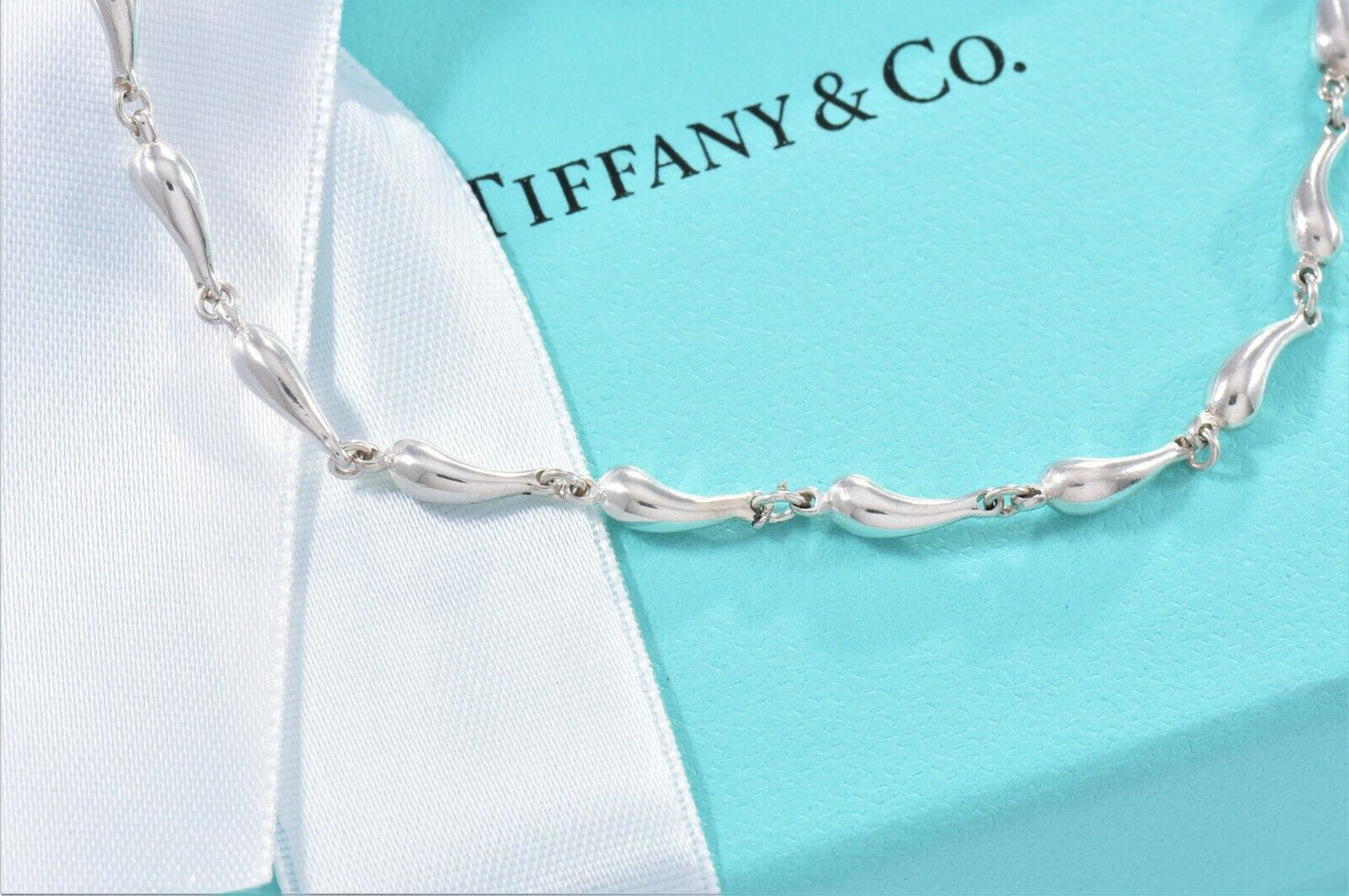 Tiffany & Co Sterling Silver Elsa Peretti Teardrop Link 7.5" Bracelet and Pouch