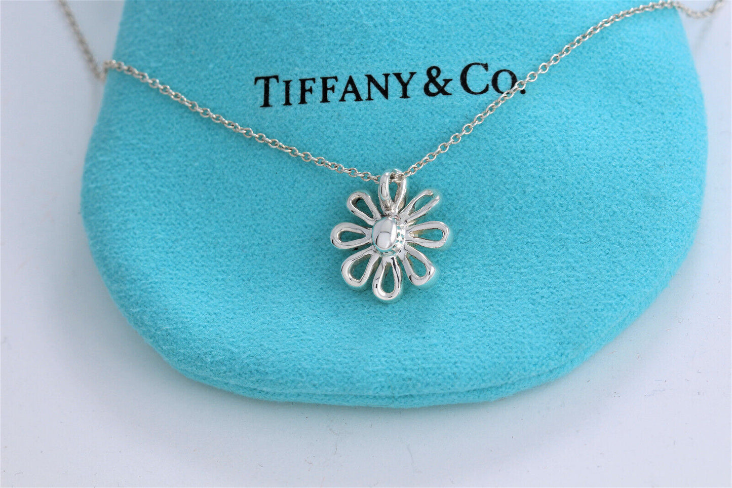 Tiffany & Co Silver Paloma Picasso Daisy Flower Pendant Necklace in Pouch Rare