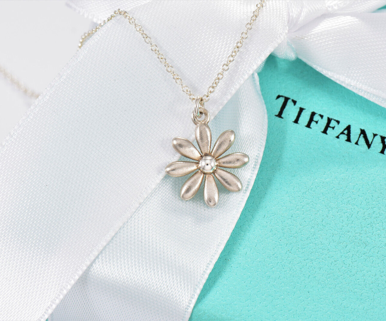 Tiffany & Co Brushed Silver Daisy Flower Pendant Necklace in Pouch Rare Matte