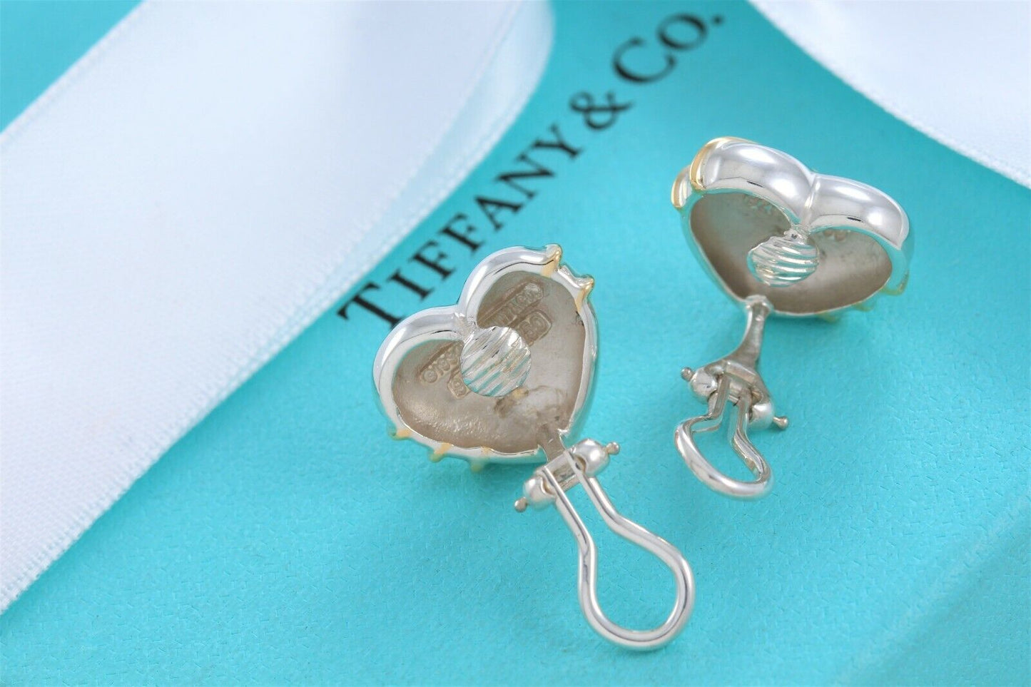 Vintage Tiffany & Co 18k Gold Silver Heart Arrow Puff Clip On Earrings in Pouch