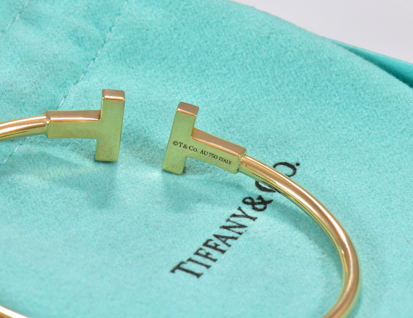 Tiffany & Co 18K Yellow Gold Size Small 5.75" T Wire Bracelet Medium & Box Pouch