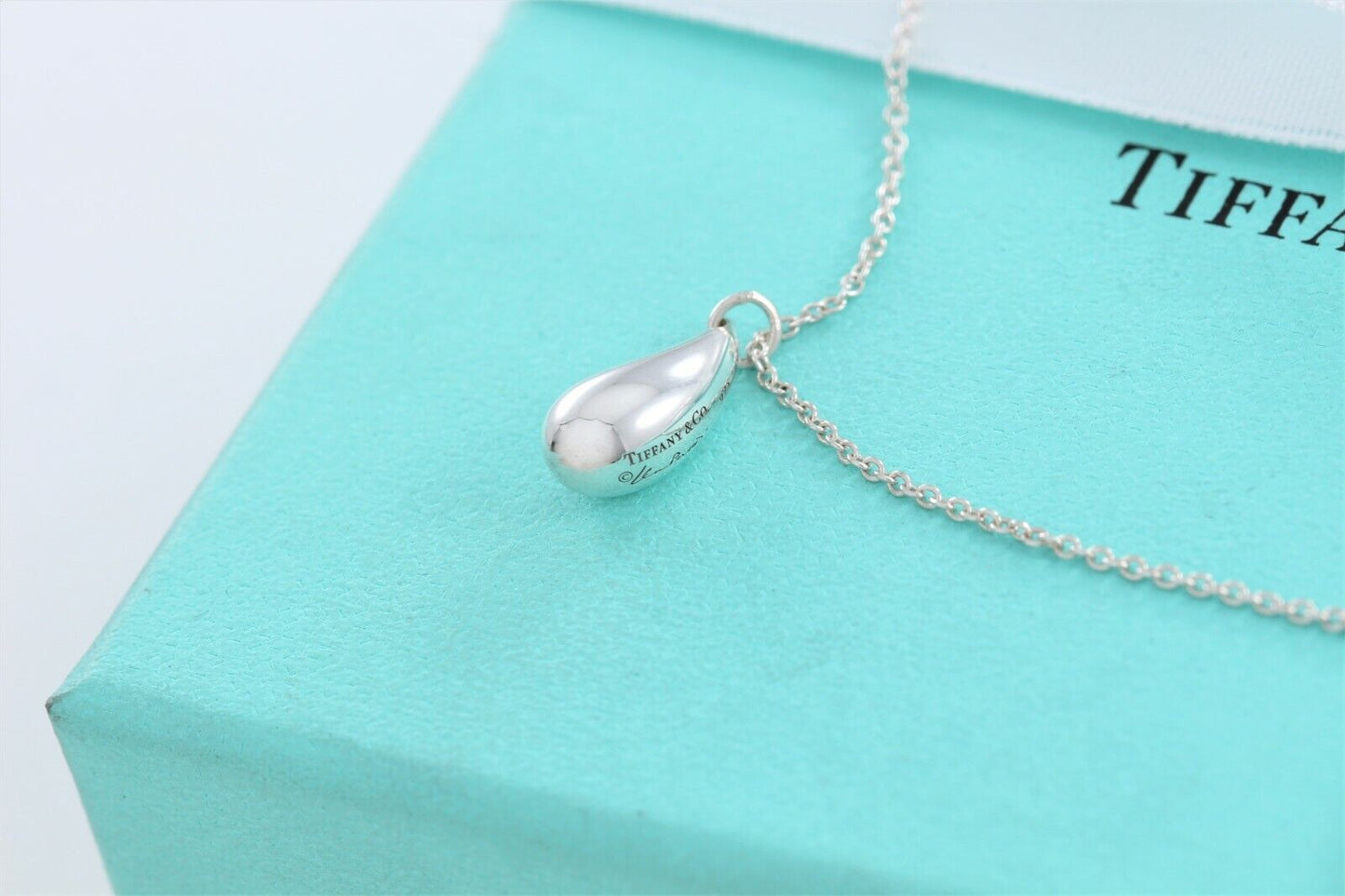 Tiffany & Co Silver Elsa Peretti Teardrop Pendant 18.5" Chain Necklace in Pouch