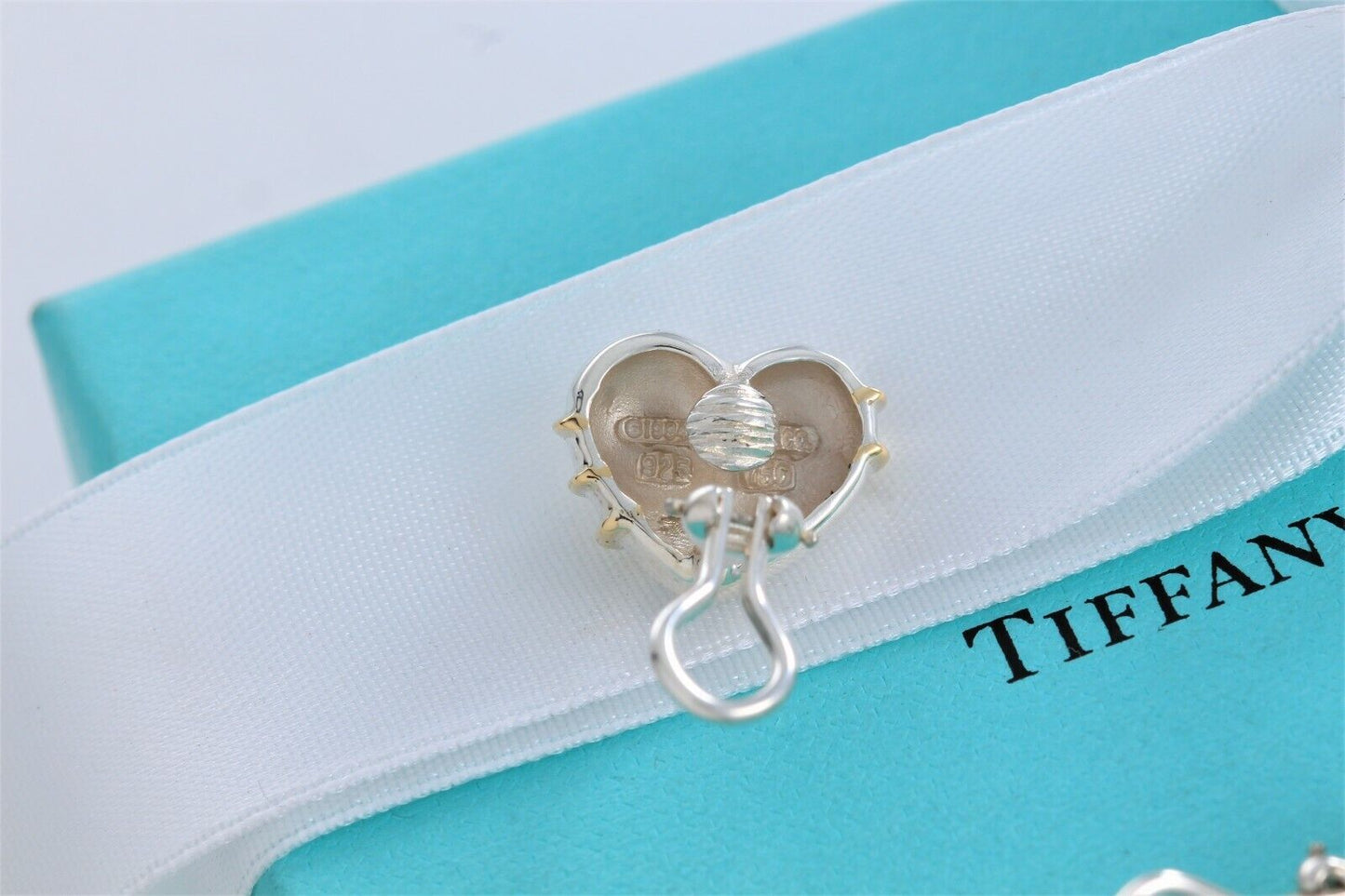 Vintage Tiffany & Co 18k Gold Silver Heart Arrow Puff Clip On Earrings in Pouch