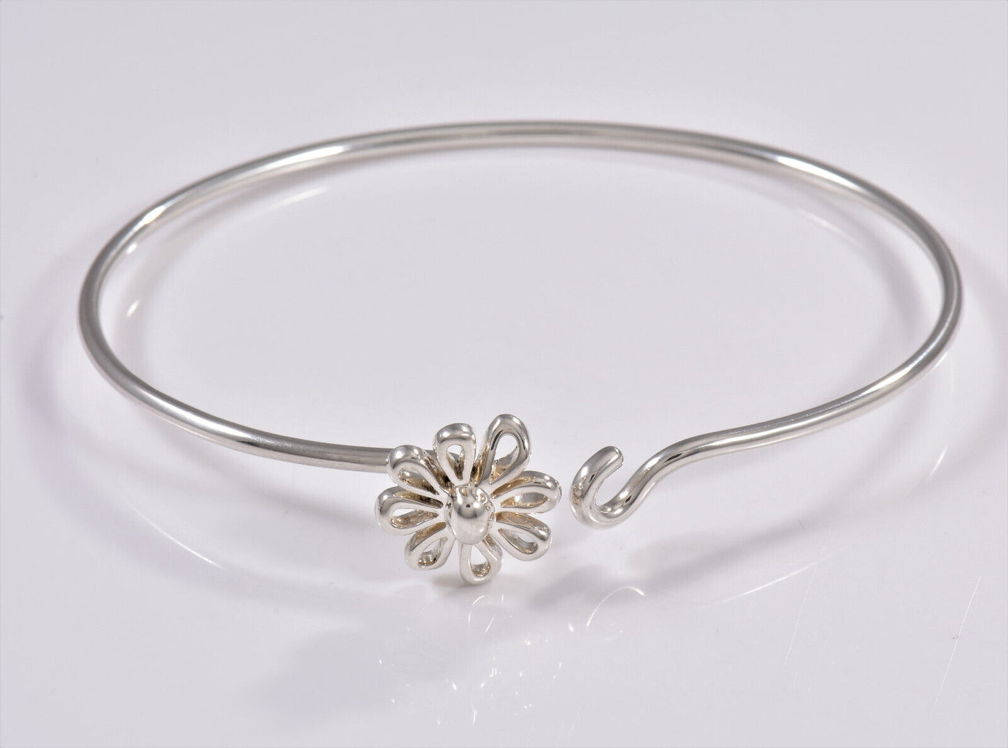 Tiffany & Co Silver Paloma Picasso Daisy Flower Charm Hook Bracelet Pouch Bangle