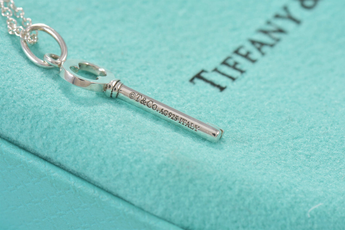 Tiffany & Co Sterling Silver Oval Key Charm 7.5" Chain Bracelet in Pouch Dangle