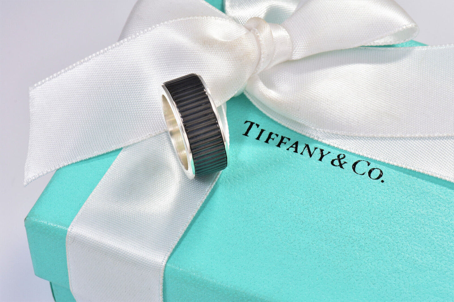 Tiffany & Co Silver Titanium Wide Coin Edge Caliper Band Size 5.5 Ring in Pouch