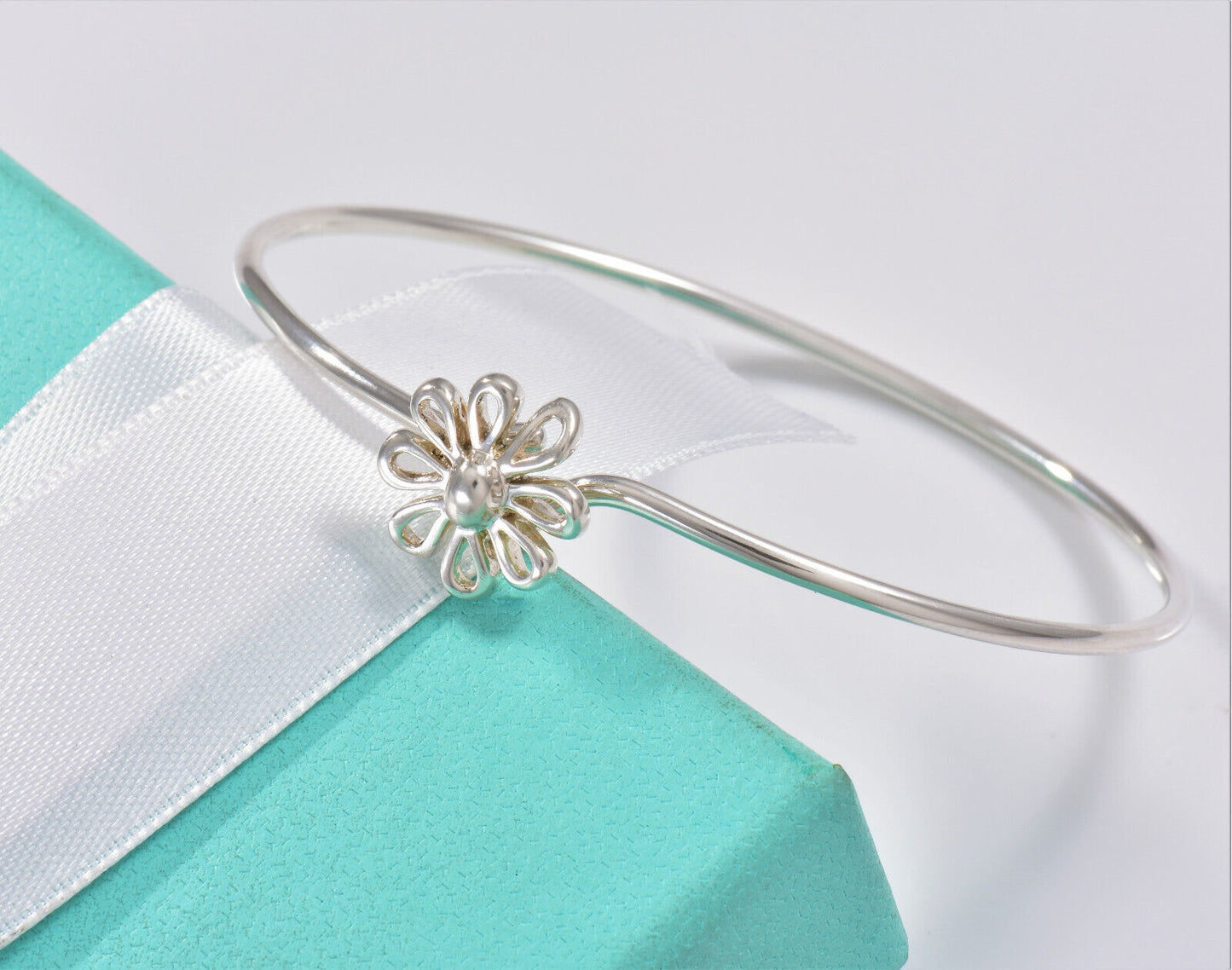 Tiffany & Co Silver Paloma Picasso Daisy Flower Charm Hook Bracelet Pouch Bangle