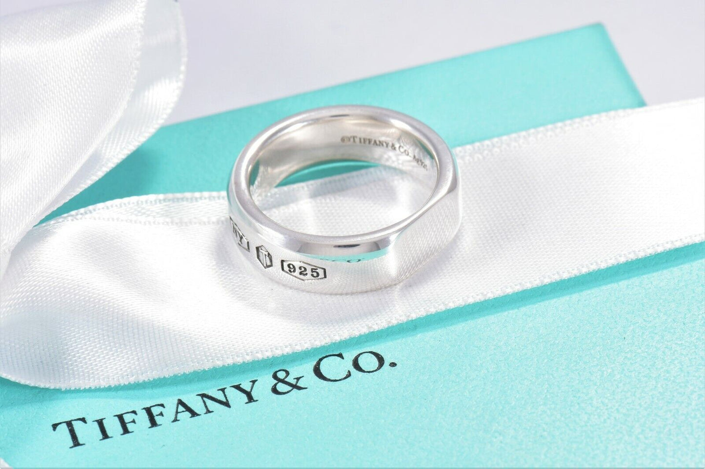 Tiffany & Co Sterling Silver Makers Medium Slice Ring Size 8 in Pouch Wide Mens