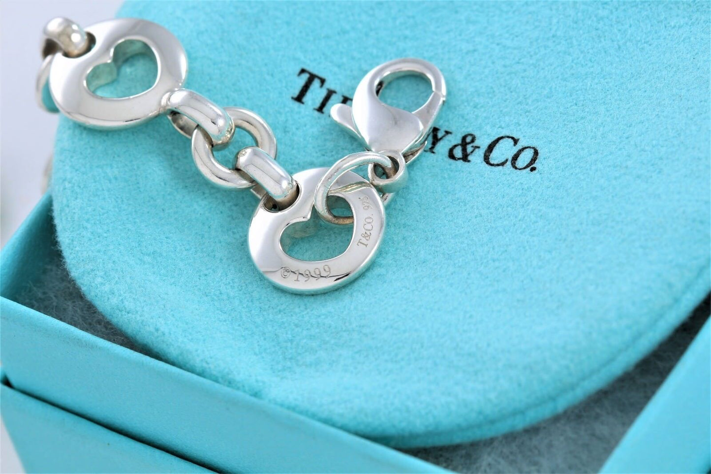 Tiffany & Co Sterling Silver Stencil Heart Chain Link Love Bracelet 7.3" in Box