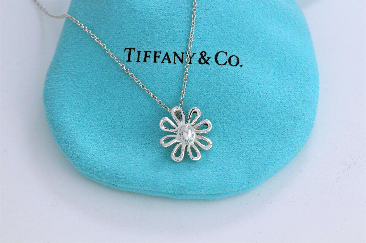 Tiffany & Co Silver Paloma Picasso Daisy Flower Pendant Necklace in Pouch Rare