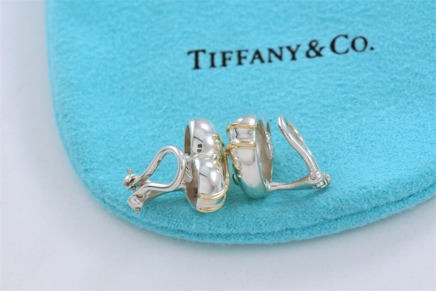 Vintage Tiffany & Co 18k Gold Silver Heart Arrow Puff Clip On Earrings in Pouch