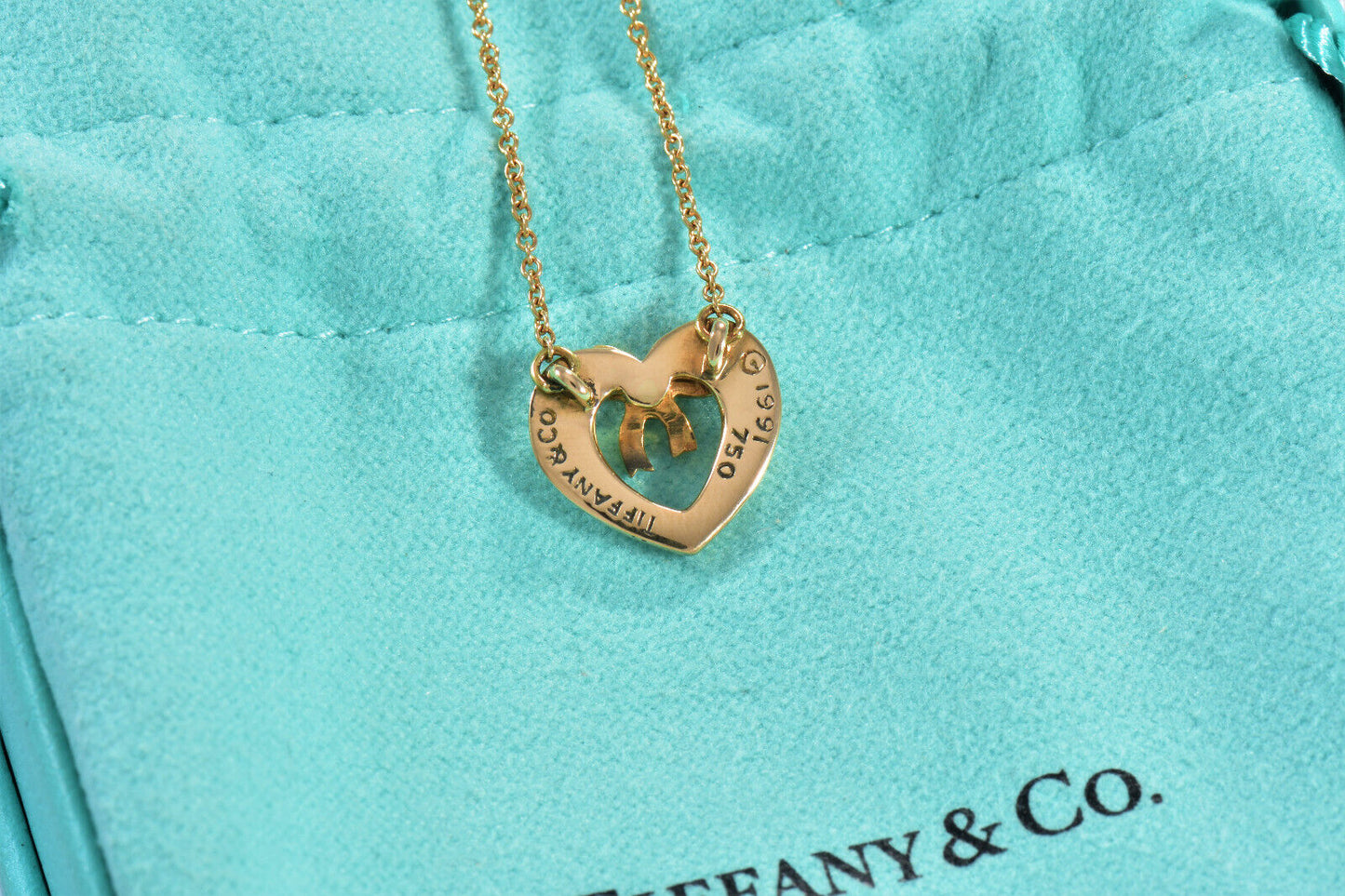 Vintage Quality Tiffany & Co 18K Gold Heart Bow 16.5" Necklace in Box Pouch Rare