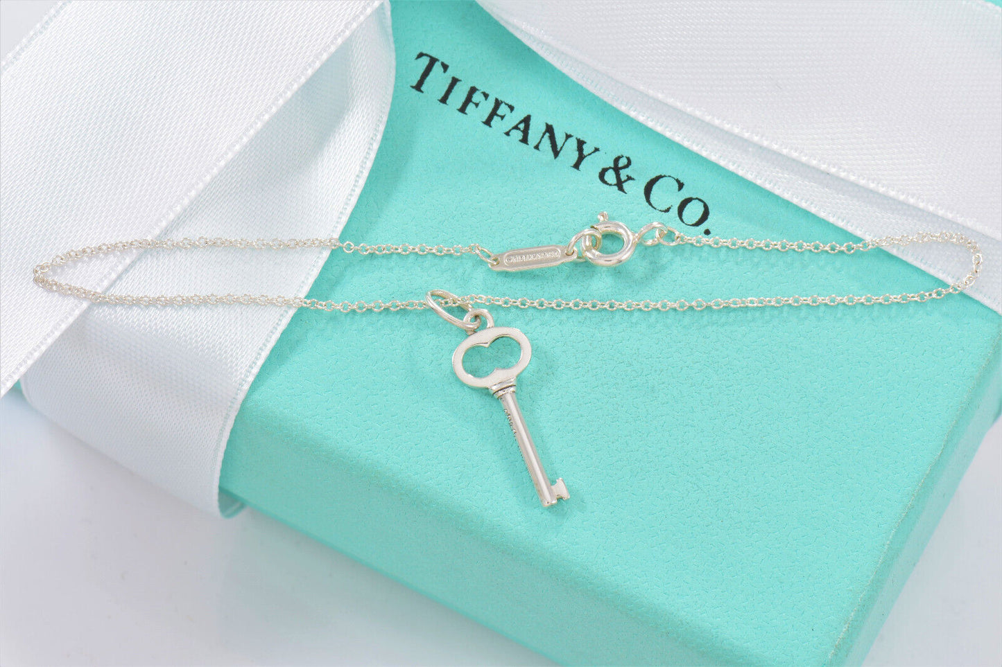 Tiffany & Co Sterling Silver Oval Key Charm 7.5" Chain Bracelet in Pouch Dangle