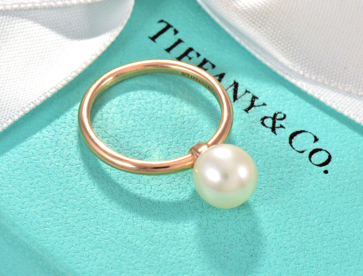 Tiffany & Co 18K Rose Gold Hardwear Pearl 9mm Ball Bead Ring Size 7 Rare Band