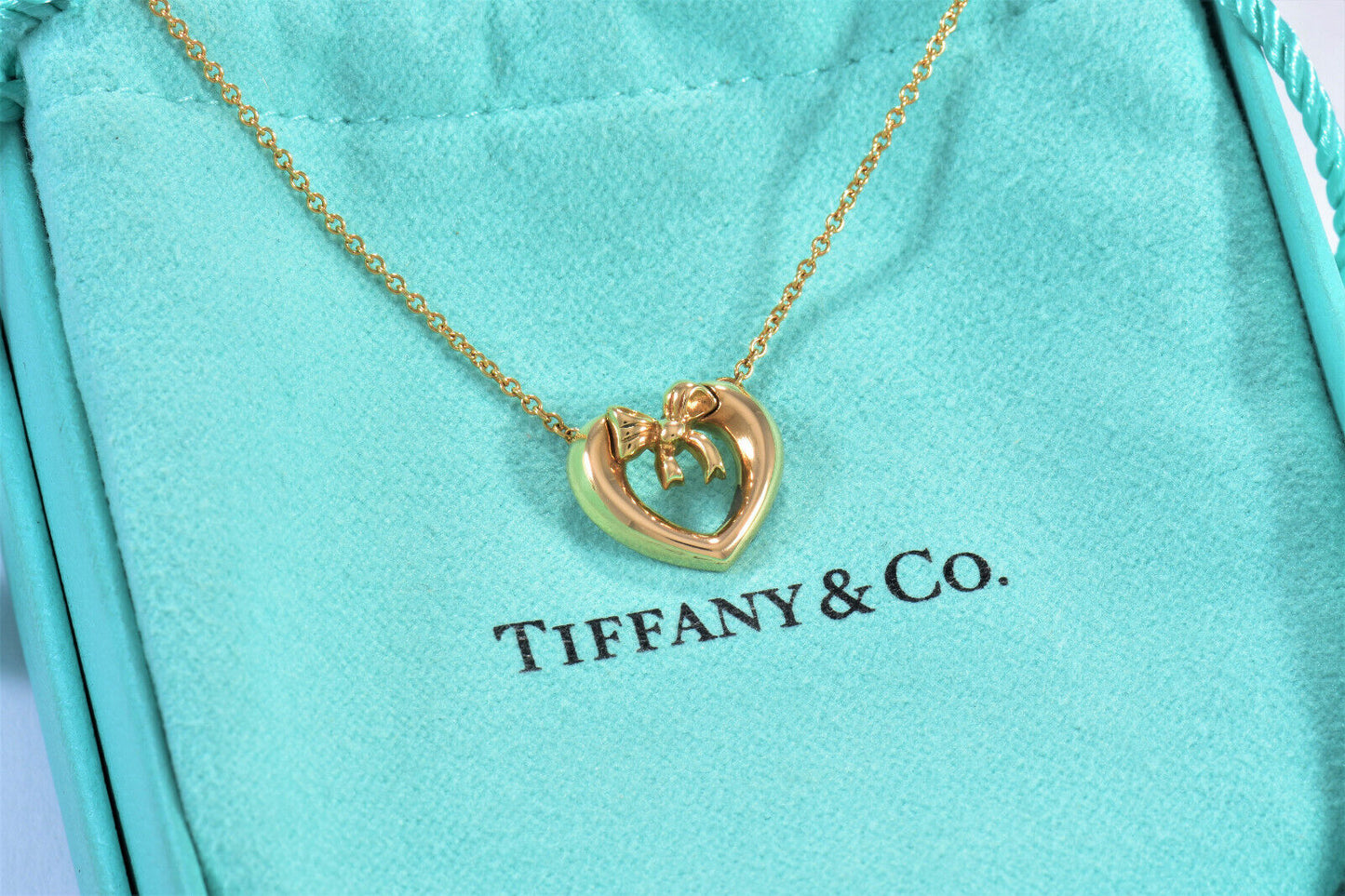 Vintage Quality Tiffany & Co 18K Gold Heart Bow 16.5" Necklace in Box Pouch Rare