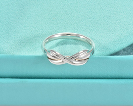 Tiffany & Co Sterling Silver Infinity Ring Size 5 in Box Pouch Narrow Knot Band