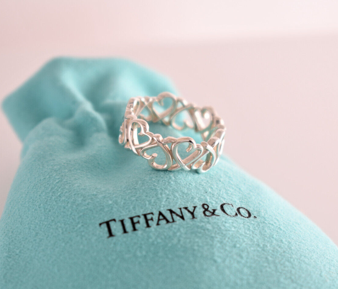 Tiffany & Co Silver Paloma Picasso Wide Loving Heart Link Ring Size 6.5 in Pouch