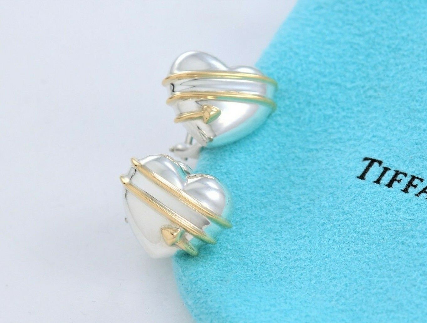 Vintage Tiffany & Co 18k Gold Silver Heart Arrow Puff Clip On Earrings in Pouch