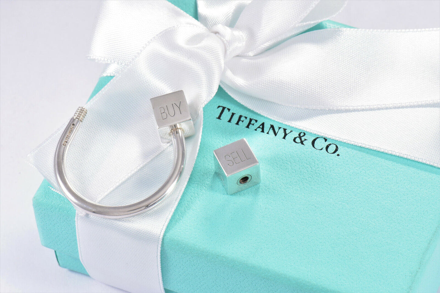 Tiffany & Co Silver Buy Sell Hold Finance Stock Investor Key Chain Ring Boxed