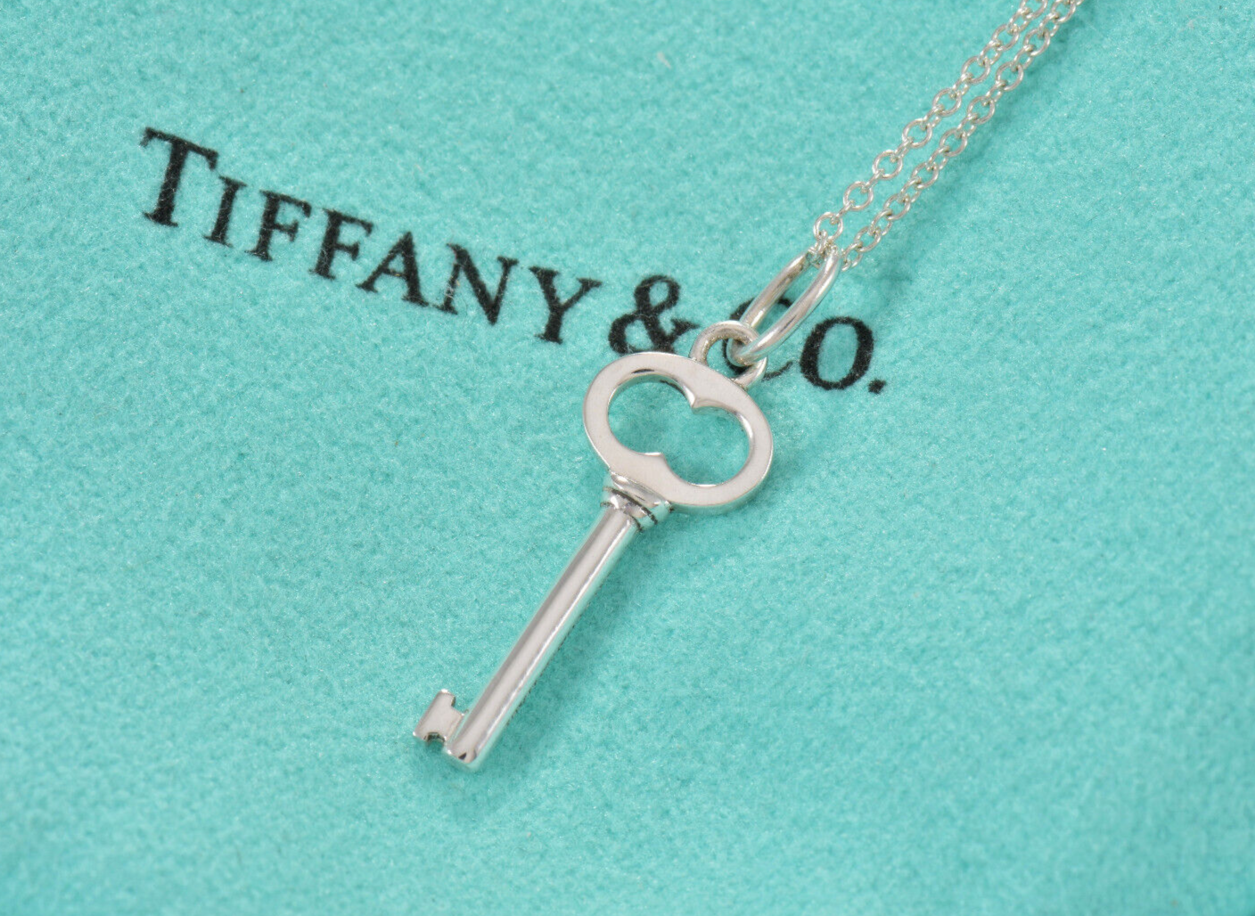 Tiffany & Co Sterling Silver Oval Key Charm 7.5" Chain Bracelet in Pouch Dangle