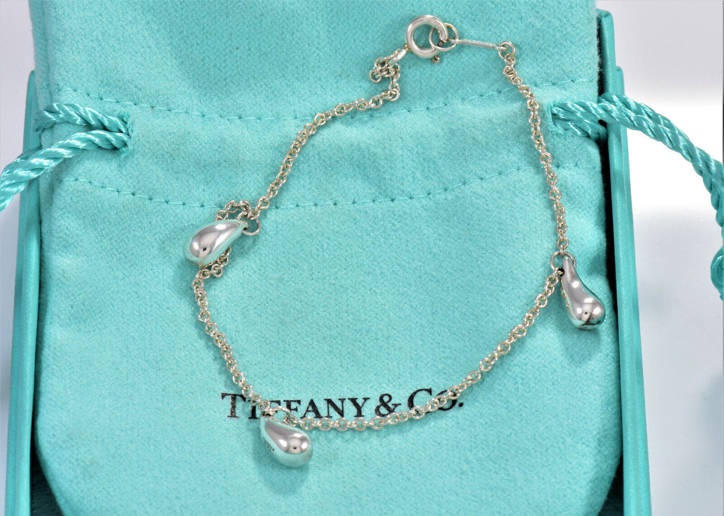 Tiffany & Co Silver Elsa Peretti Three Teardrop Charm 7.25" Bracelet and Pouch 3