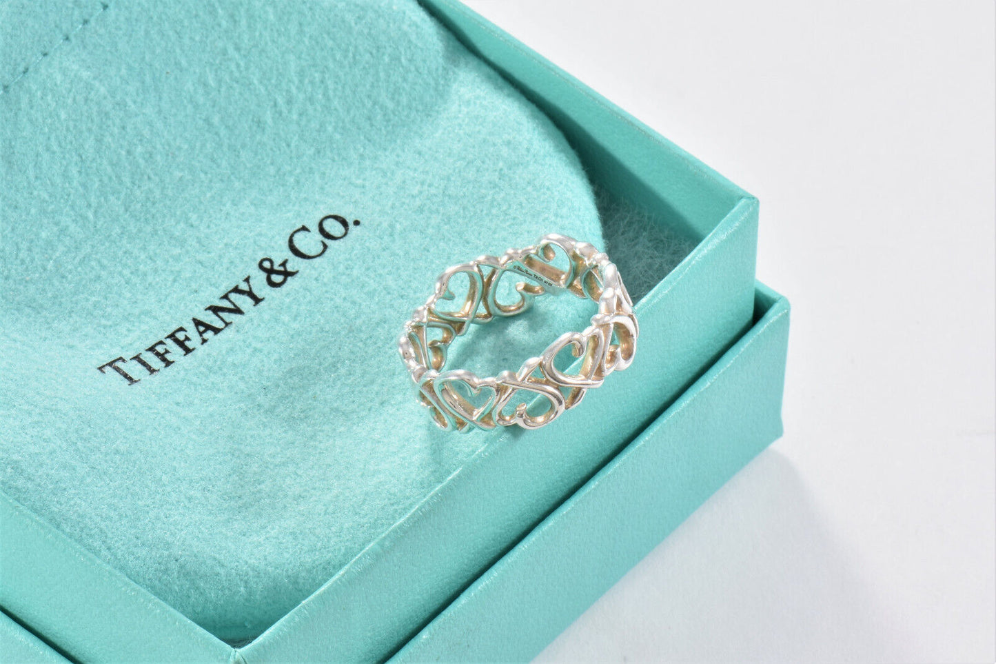 Tiffany & Co Silver Paloma Picasso Wide Loving Heart Link Ring Size 6 in Pouch