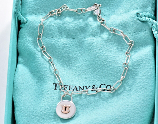 Tiffany & Co Silver 18K Gold Circle Lock Keyhole Chain Link Charm Bracelet Pouch