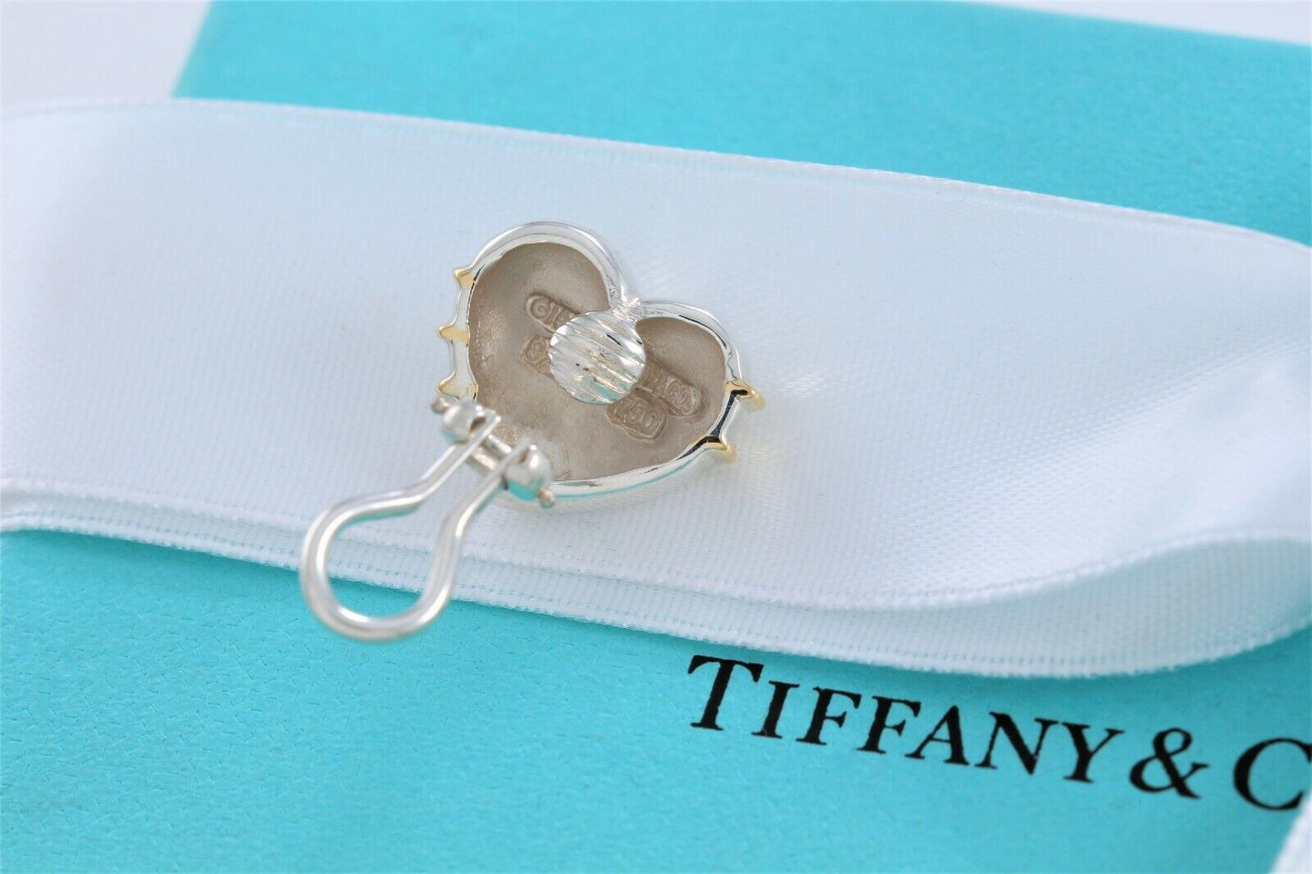 Vintage Tiffany & Co 18k Gold Silver Heart Arrow Puff Clip On Earrings in Pouch