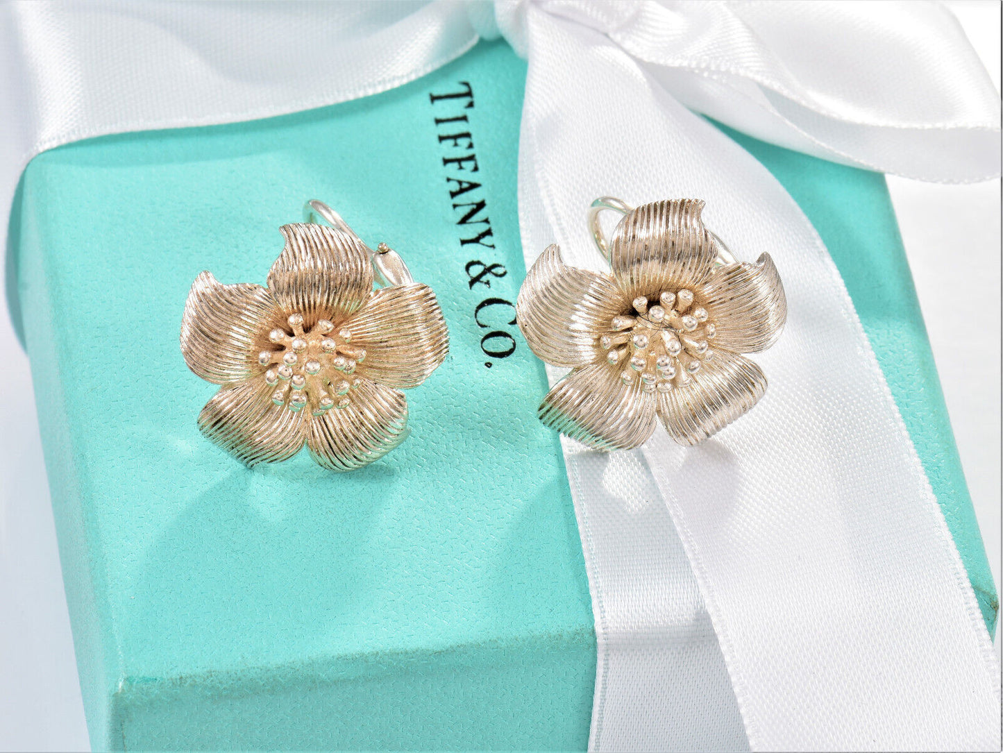 Vintage Tiffany & Co Sterling Silver 1" Magnolia Flower Clip On Earrings & Pouch