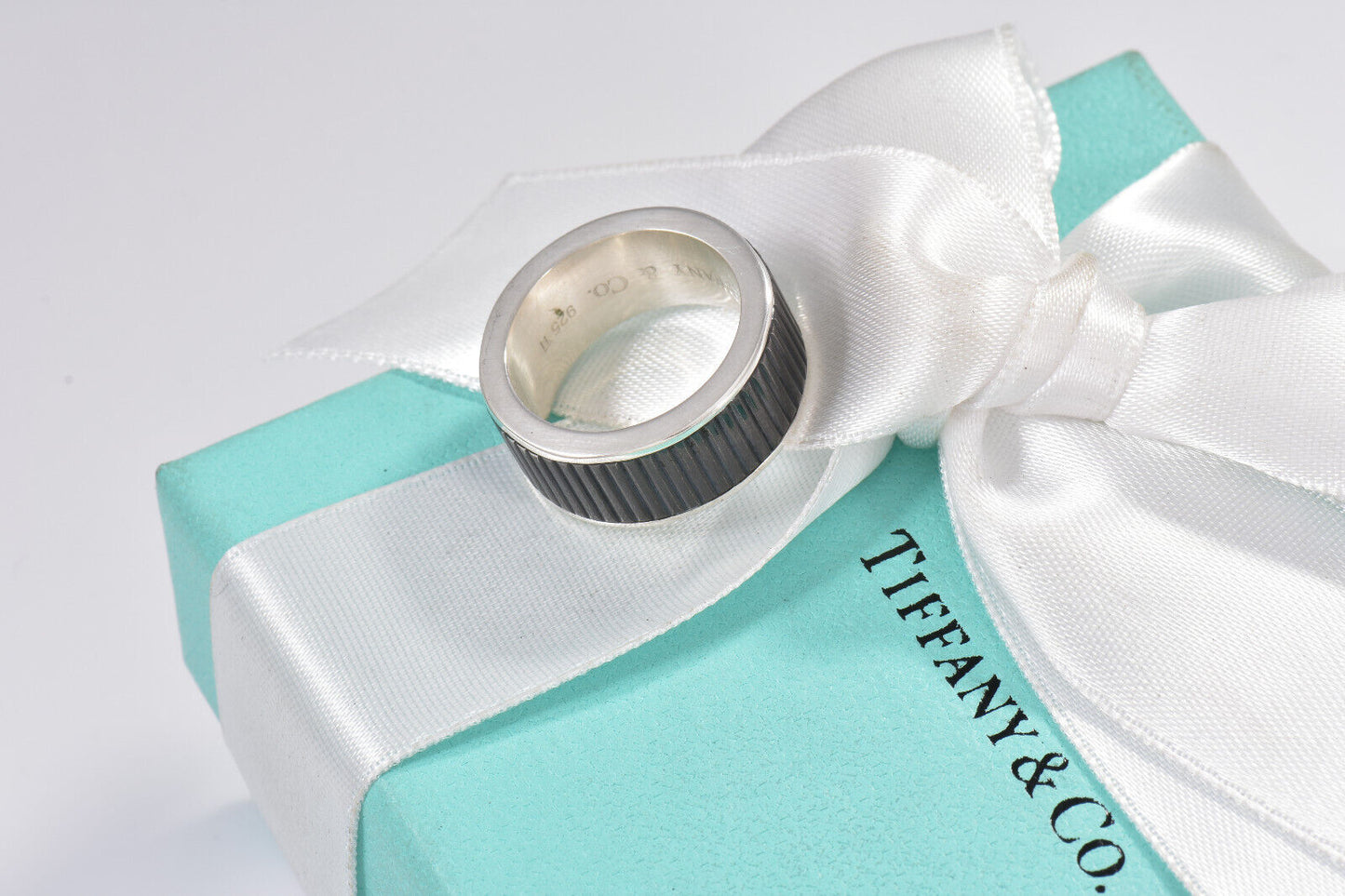 Tiffany & Co Silver Titanium Wide Coin Edge Caliper Band Size 5.5 Ring in Pouch