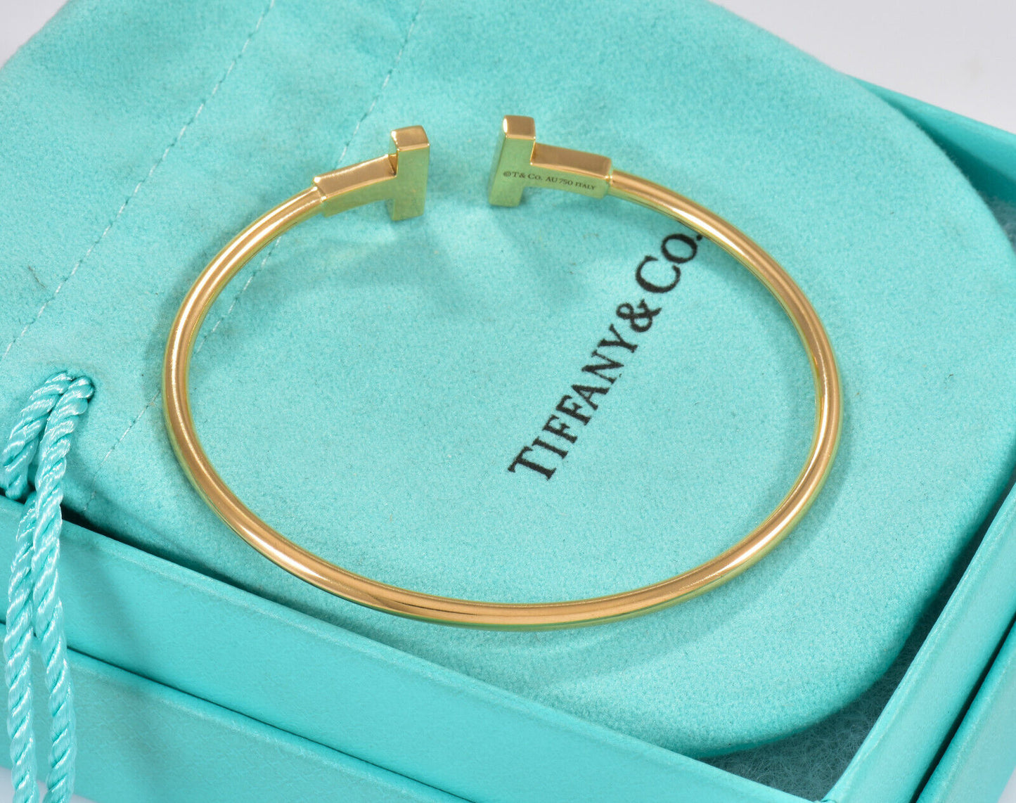 Tiffany & Co 18K Yellow Gold Size Small 5.75" T Wire Bracelet Medium & Box Pouch