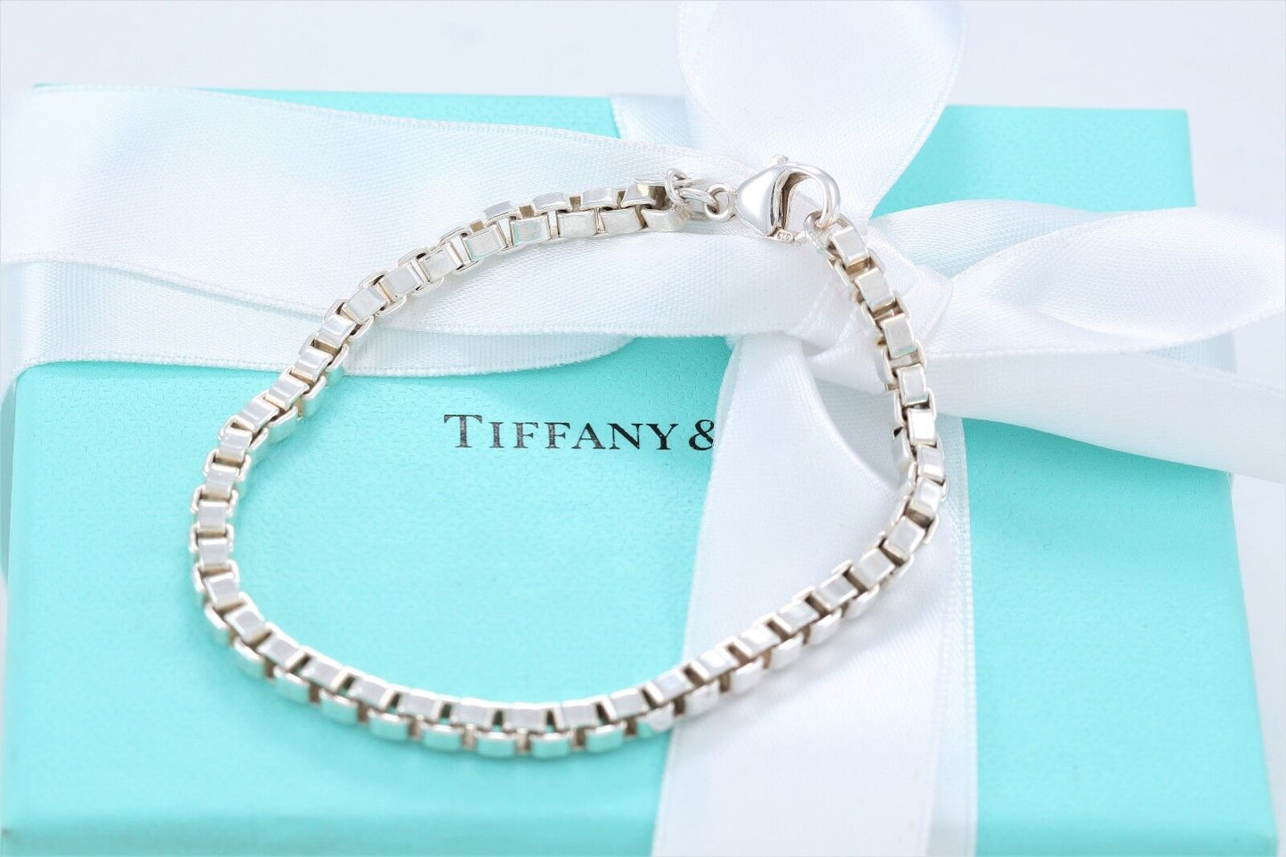 Tiffany & Co Sterling Silver Classic Venetian Link Bracelet 7.6" Chain in Pouch