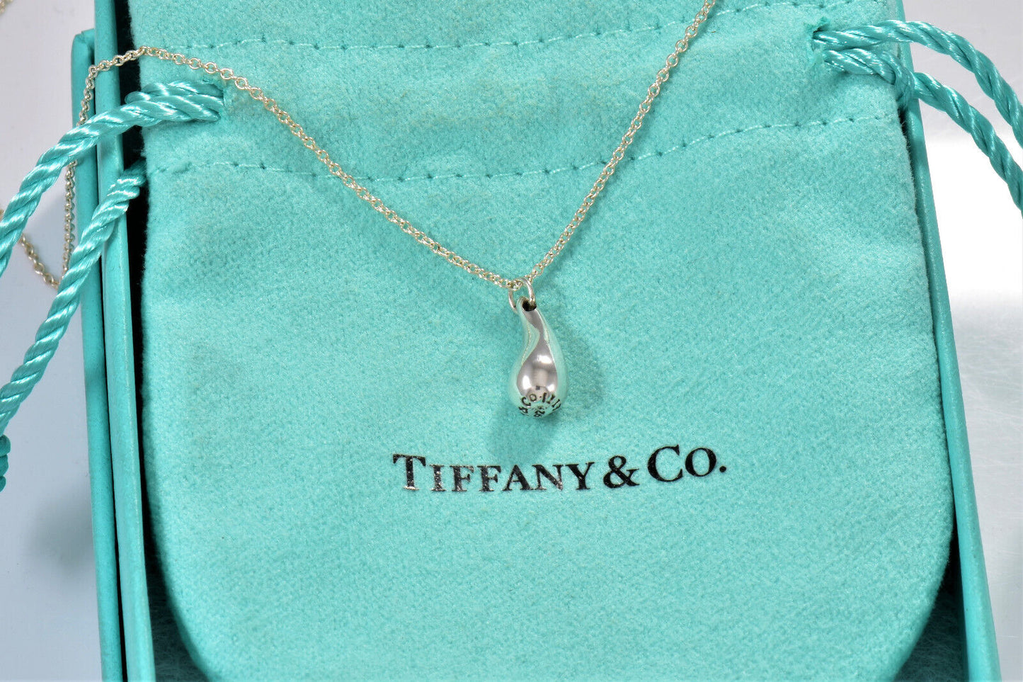 Vintage Tiffany & Co Silver Elsa Peretti Teardrop Pendant 16.5" Necklace & Pouch