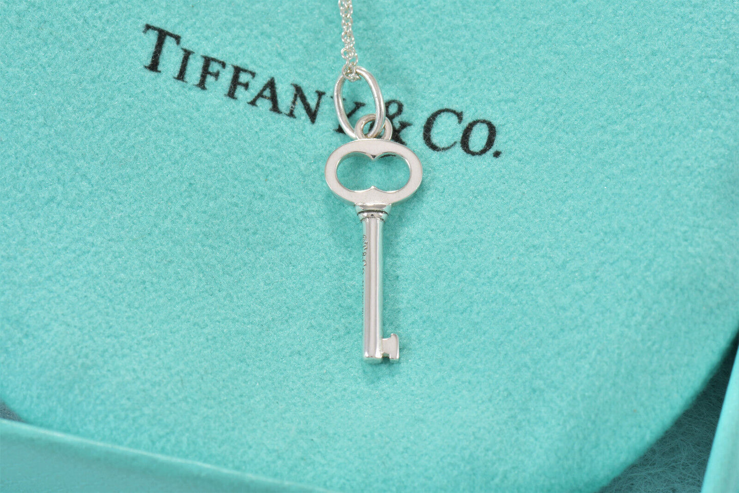 Tiffany & Co Sterling Silver Oval Key Charm 7.5" Chain Bracelet in Pouch Dangle